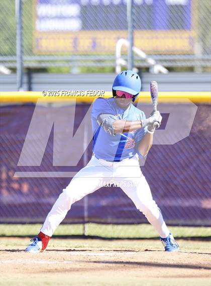 Thumbnail 3 in King @ Lennard (Saladino) photogallery.