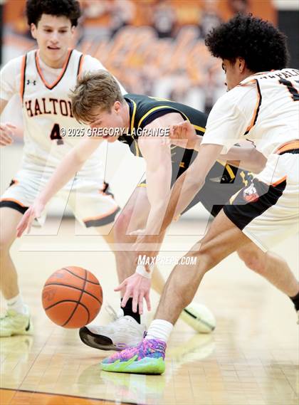 Thumbnail 3 in Lamar vs Haltom photogallery.