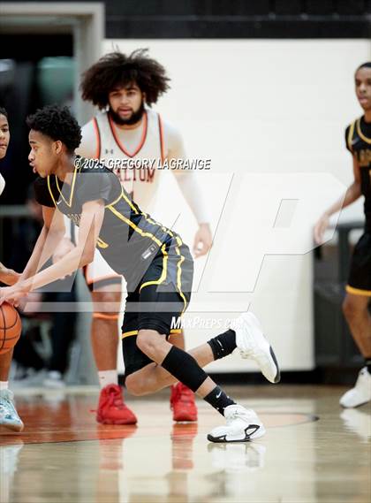 Thumbnail 3 in Lamar vs Haltom photogallery.
