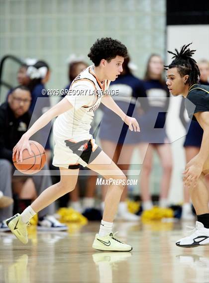 Thumbnail 3 in Lamar vs Haltom photogallery.