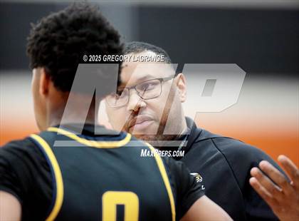 Thumbnail 3 in Lamar vs Haltom photogallery.