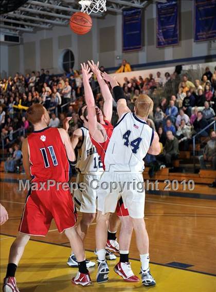 Thumbnail 2 in Bayport-Blue Point vs Miller Place (Section XI Class A Semifinal) photogallery.