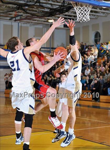 Thumbnail 1 in Bayport-Blue Point vs Miller Place (Section XI Class A Semifinal) photogallery.