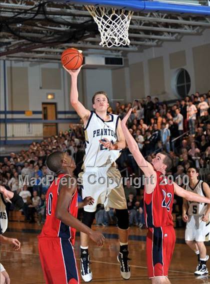 Thumbnail 2 in Bayport-Blue Point vs Miller Place (Section XI Class A Semifinal) photogallery.