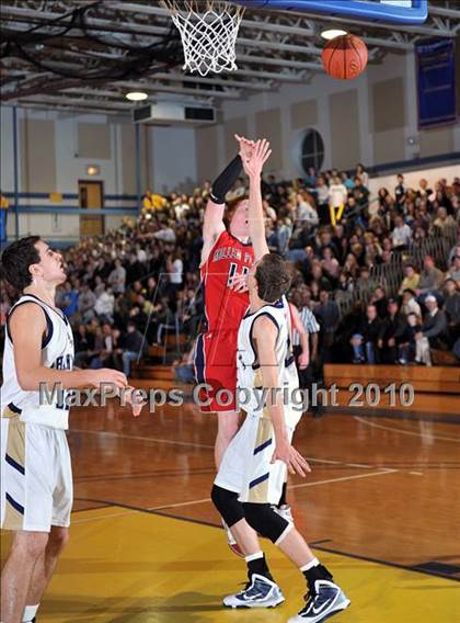 Thumbnail 3 in Bayport-Blue Point vs Miller Place (Section XI Class A Semifinal) photogallery.