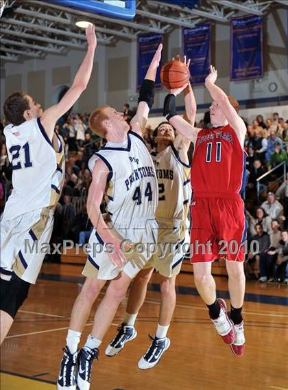 Thumbnail 2 in Bayport-Blue Point vs Miller Place (Section XI Class A Semifinal) photogallery.