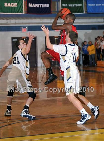Thumbnail 3 in Bayport-Blue Point vs Miller Place (Section XI Class A Semifinal) photogallery.