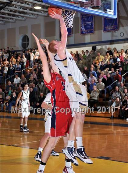Thumbnail 3 in Bayport-Blue Point vs Miller Place (Section XI Class A Semifinal) photogallery.