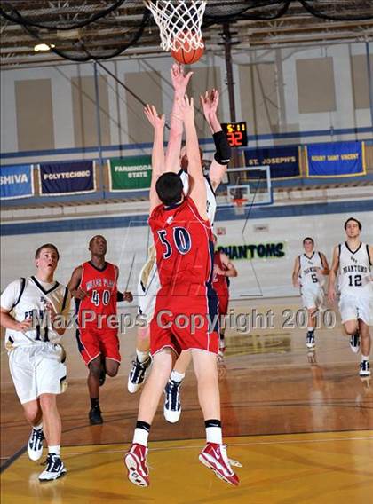 Thumbnail 1 in Bayport-Blue Point vs Miller Place (Section XI Class A Semifinal) photogallery.
