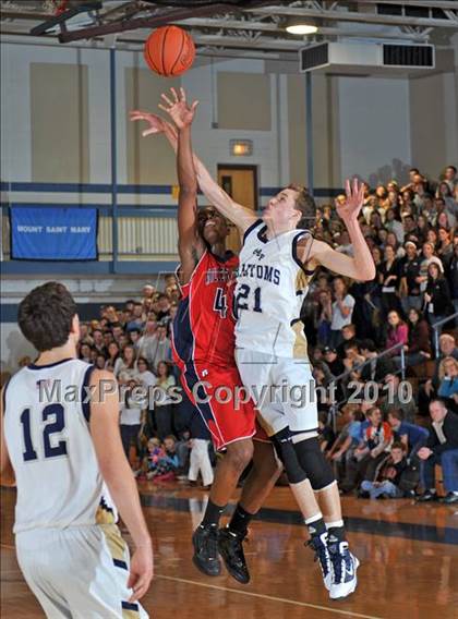 Thumbnail 1 in Bayport-Blue Point vs Miller Place (Section XI Class A Semifinal) photogallery.