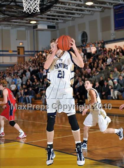 Thumbnail 2 in Bayport-Blue Point vs Miller Place (Section XI Class A Semifinal) photogallery.