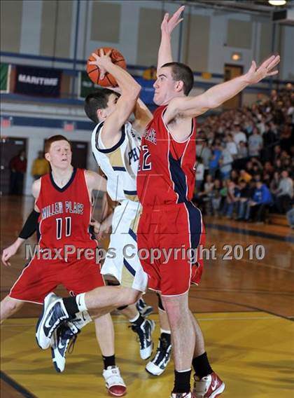 Thumbnail 1 in Bayport-Blue Point vs Miller Place (Section XI Class A Semifinal) photogallery.