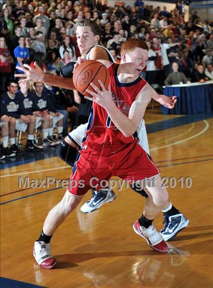 Thumbnail 2 in Bayport-Blue Point vs Miller Place (Section XI Class A Semifinal) photogallery.