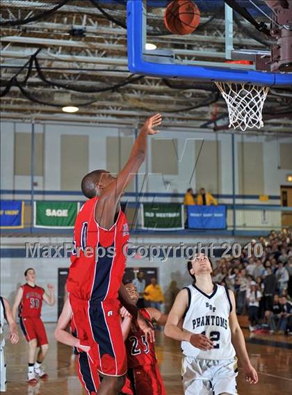 Thumbnail 2 in Bayport-Blue Point vs Miller Place (Section XI Class A Semifinal) photogallery.