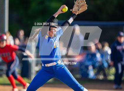 Thumbnail 2 in Barlow @ Westview (OSAA 6A Round 2) photogallery.
