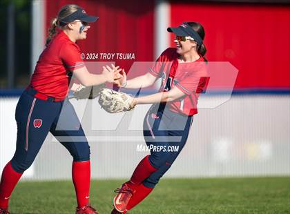 Thumbnail 1 in Barlow @ Westview (OSAA 6A Round 2) photogallery.