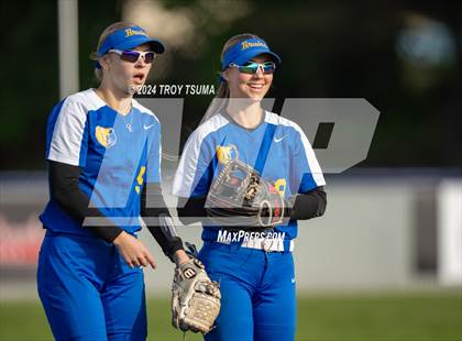 Thumbnail 2 in Barlow @ Westview (OSAA 6A Round 2) photogallery.