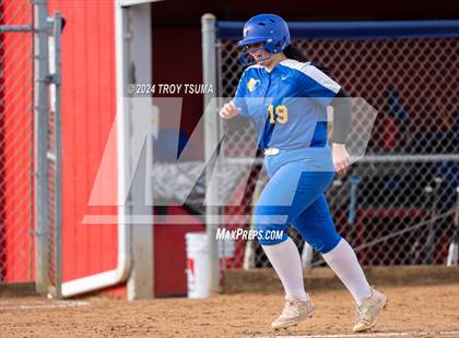 Thumbnail 3 in Barlow @ Westview (OSAA 6A Round 2) photogallery.