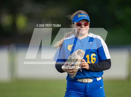 Thumbnail 3 in Barlow @ Westview (OSAA 6A Round 2) photogallery.