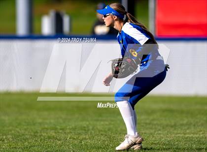 Thumbnail 2 in Barlow @ Westview (OSAA 6A Round 2) photogallery.