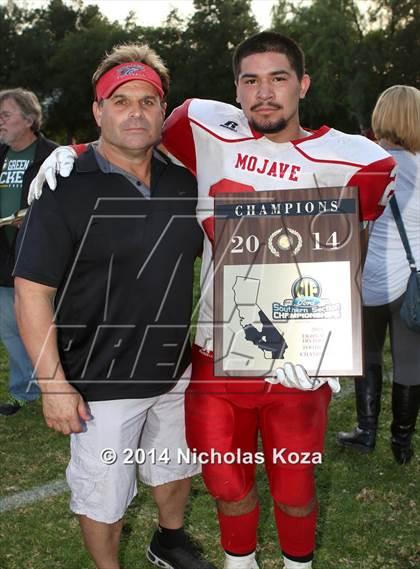 Thumbnail 3 in Thacher vs. Mojave (CIF SS D1 8-Man Final) photogallery.
