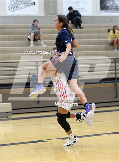 Thumbnail 2 in Mater Dei vs. King (Tom Riach Tournament) photogallery.