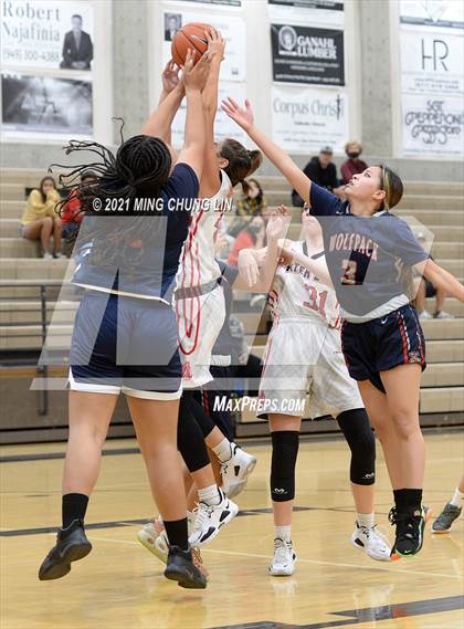 Thumbnail 3 in Mater Dei vs. King (Tom Riach Tournament) photogallery.
