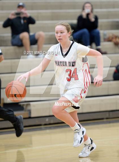 Thumbnail 2 in Mater Dei vs. King (Tom Riach Tournament) photogallery.