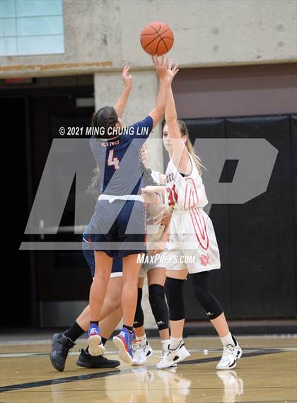 Thumbnail 2 in Mater Dei vs. King (Tom Riach Tournament) photogallery.