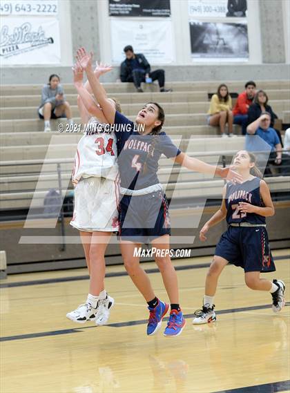 Thumbnail 3 in Mater Dei vs. King (Tom Riach Tournament) photogallery.