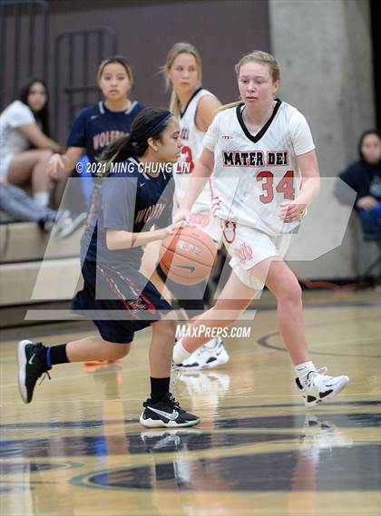 Thumbnail 2 in Mater Dei vs. King (Tom Riach Tournament) photogallery.