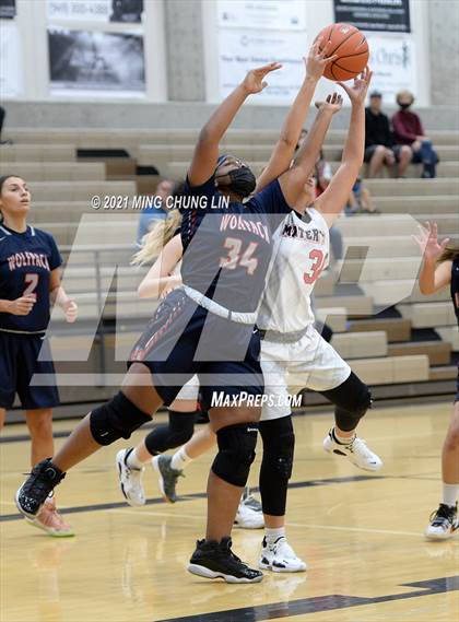 Thumbnail 2 in Mater Dei vs. King (Tom Riach Tournament) photogallery.