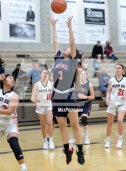 Thumbnail 3 in Mater Dei vs. King (Tom Riach Tournament) photogallery.