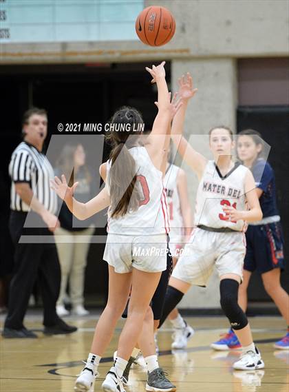 Thumbnail 2 in Mater Dei vs. King (Tom Riach Tournament) photogallery.