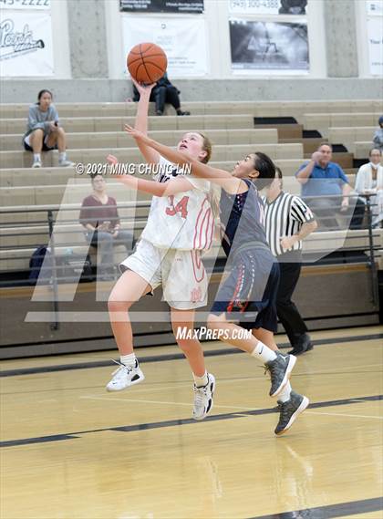 Thumbnail 2 in Mater Dei vs. King (Tom Riach Tournament) photogallery.
