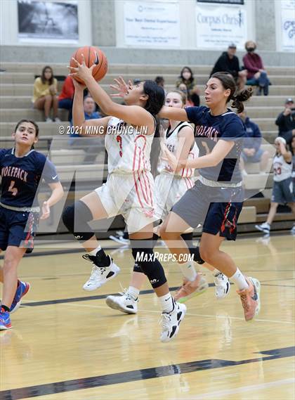 Thumbnail 2 in Mater Dei vs. King (Tom Riach Tournament) photogallery.