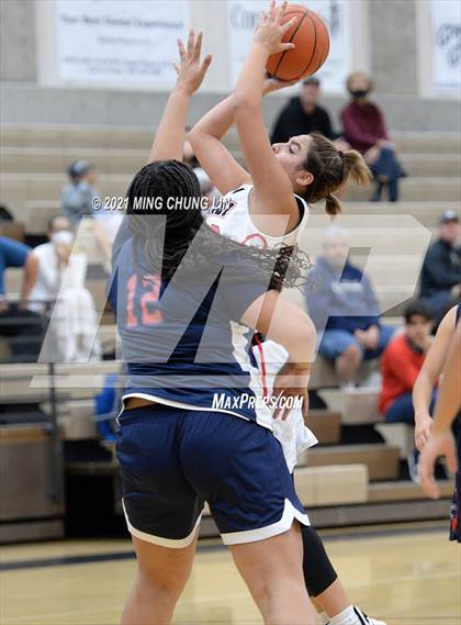 Thumbnail 2 in Mater Dei vs. King (Tom Riach Tournament) photogallery.