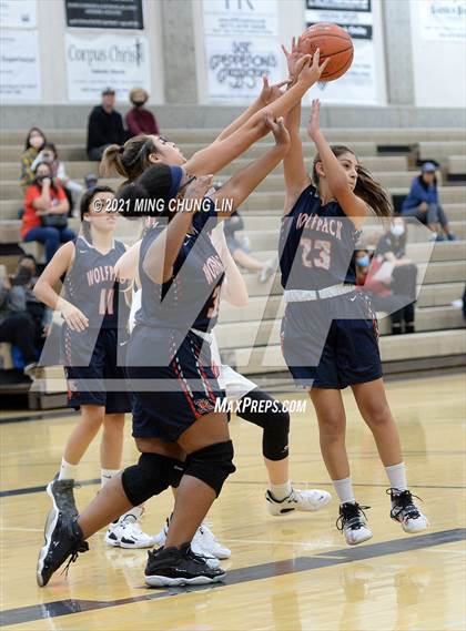 Thumbnail 3 in Mater Dei vs. King (Tom Riach Tournament) photogallery.