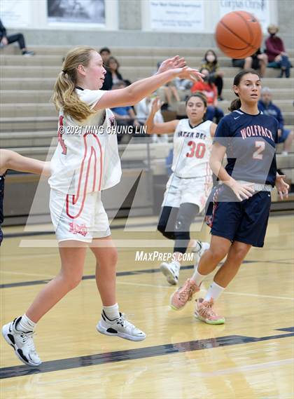 Thumbnail 1 in Mater Dei vs. King (Tom Riach Tournament) photogallery.
