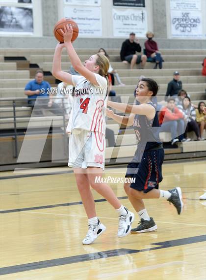 Thumbnail 2 in Mater Dei vs. King (Tom Riach Tournament) photogallery.