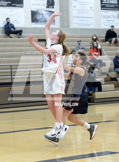 Thumbnail 3 in Mater Dei vs. King (Tom Riach Tournament) photogallery.
