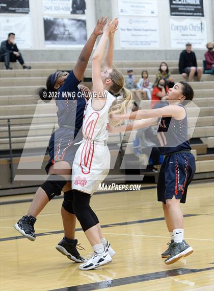 Thumbnail 1 in Mater Dei vs. King (Tom Riach Tournament) photogallery.