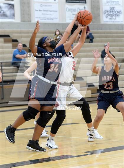 Thumbnail 3 in Mater Dei vs. King (Tom Riach Tournament) photogallery.