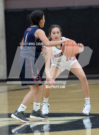 Thumbnail 2 in Mater Dei vs. King (Tom Riach Tournament) photogallery.