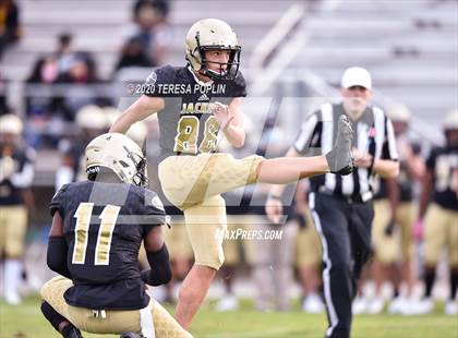 Thumbnail 2 in Greer vs Hillcrest (The Greer Gridiron Classic) photogallery.