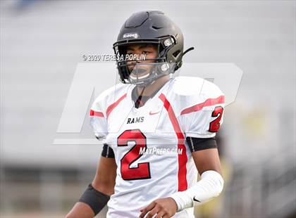 Thumbnail 3 in Greer vs Hillcrest (The Greer Gridiron Classic) photogallery.
