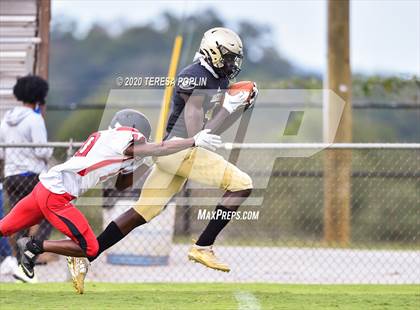 Thumbnail 3 in Greer vs Hillcrest (The Greer Gridiron Classic) photogallery.