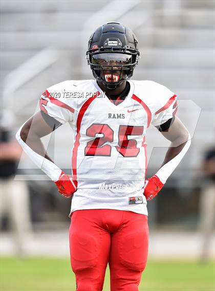 Thumbnail 3 in Greer vs Hillcrest (The Greer Gridiron Classic) photogallery.