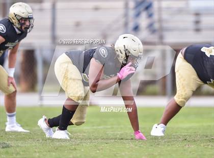 Thumbnail 1 in Greer vs Hillcrest (The Greer Gridiron Classic) photogallery.