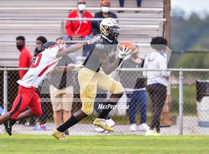 Thumbnail 3 in Greer vs Hillcrest (The Greer Gridiron Classic) photogallery.